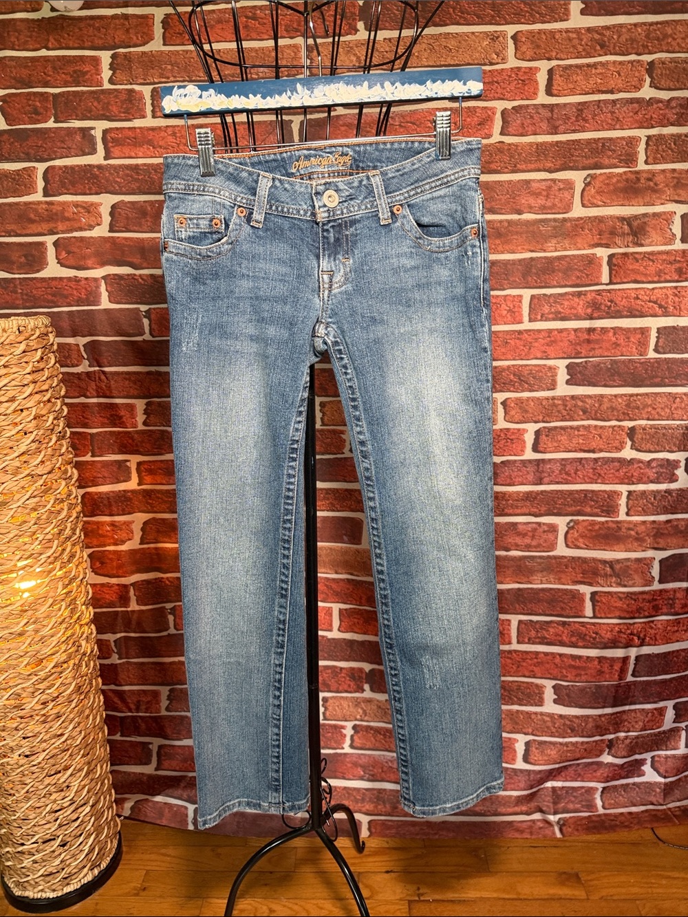 👖 American Eagle Outfitters Low Rise Denim Jeans — Med Wash — Sz 28/26